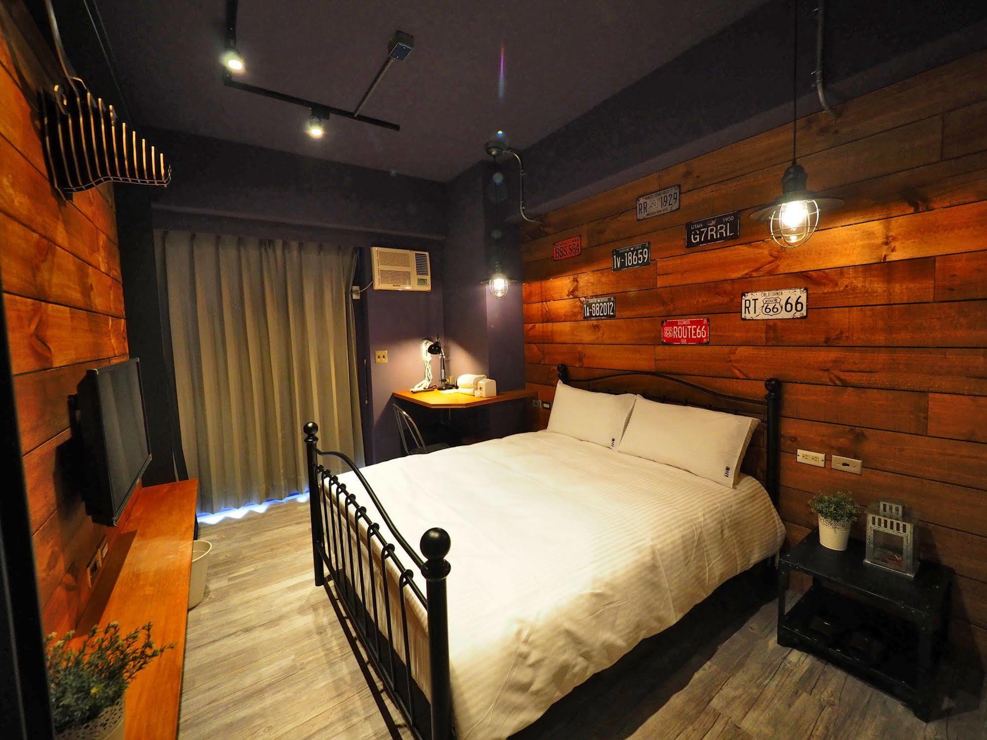 Loft Hostel Fengjia Taichung Exterior foto