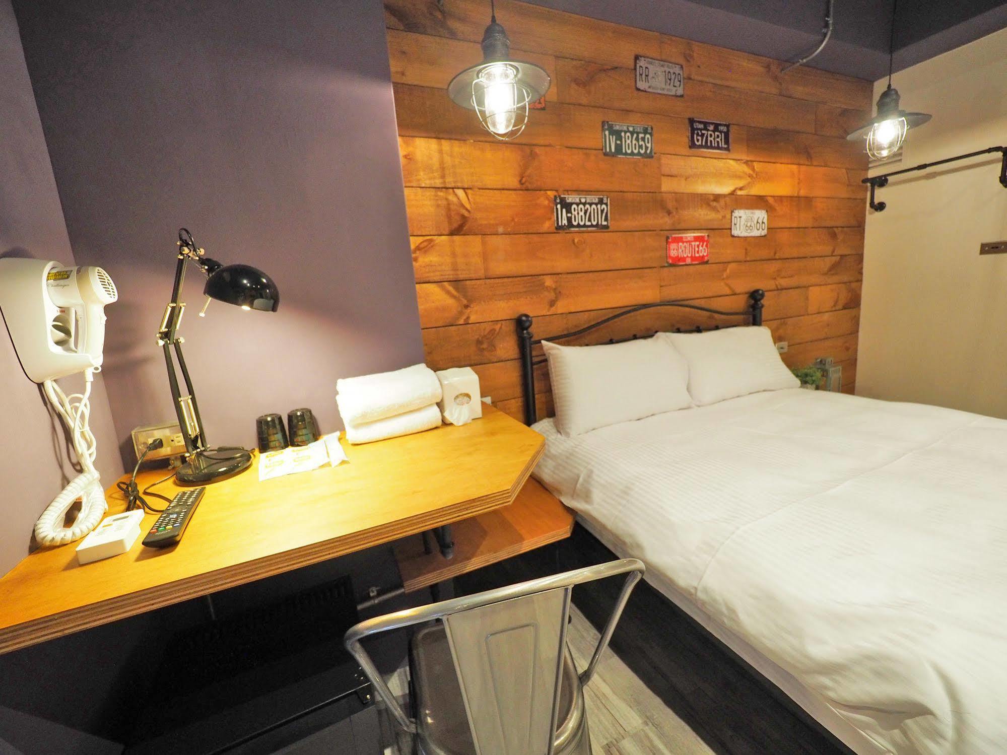 Loft Hostel Fengjia Taichung Exterior foto