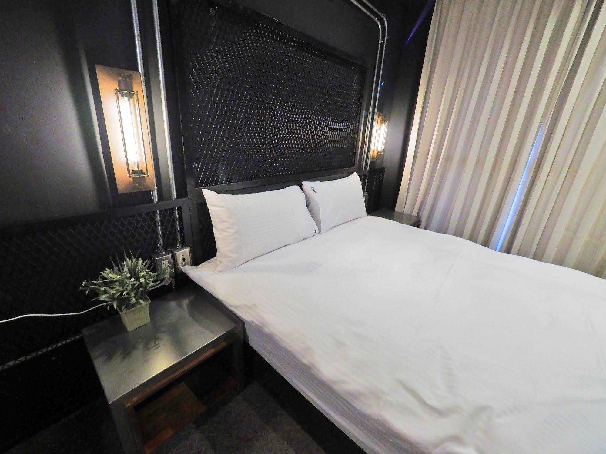 Loft Hostel Fengjia Taichung Exterior foto