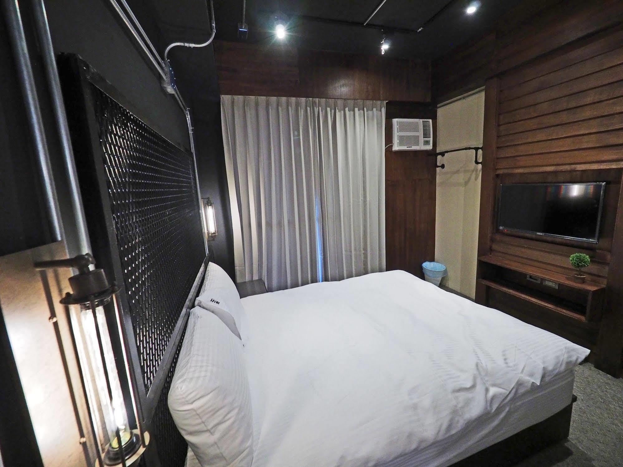 Loft Hostel Fengjia Taichung Exterior foto