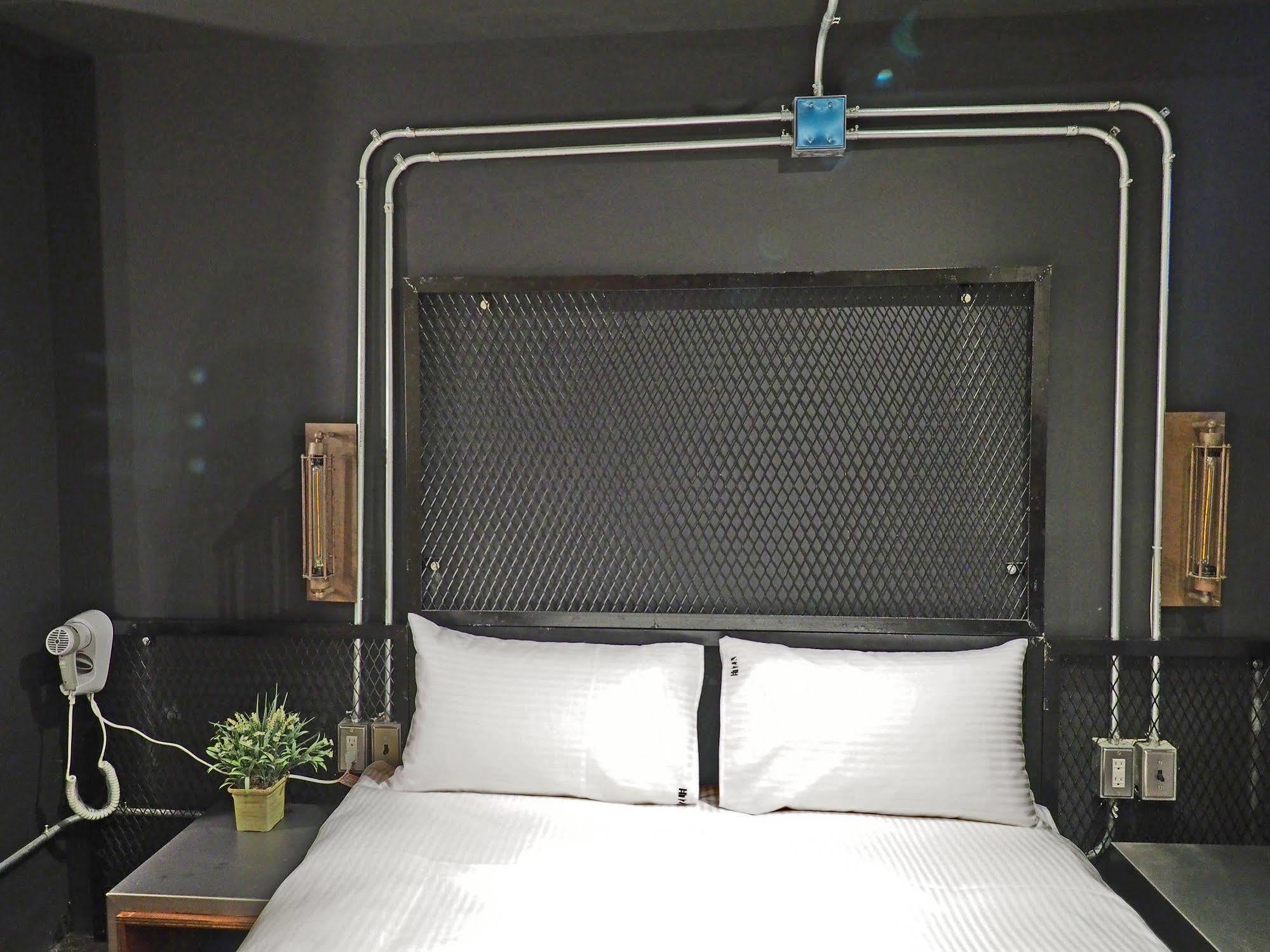 Loft Hostel Fengjia Taichung Exterior foto