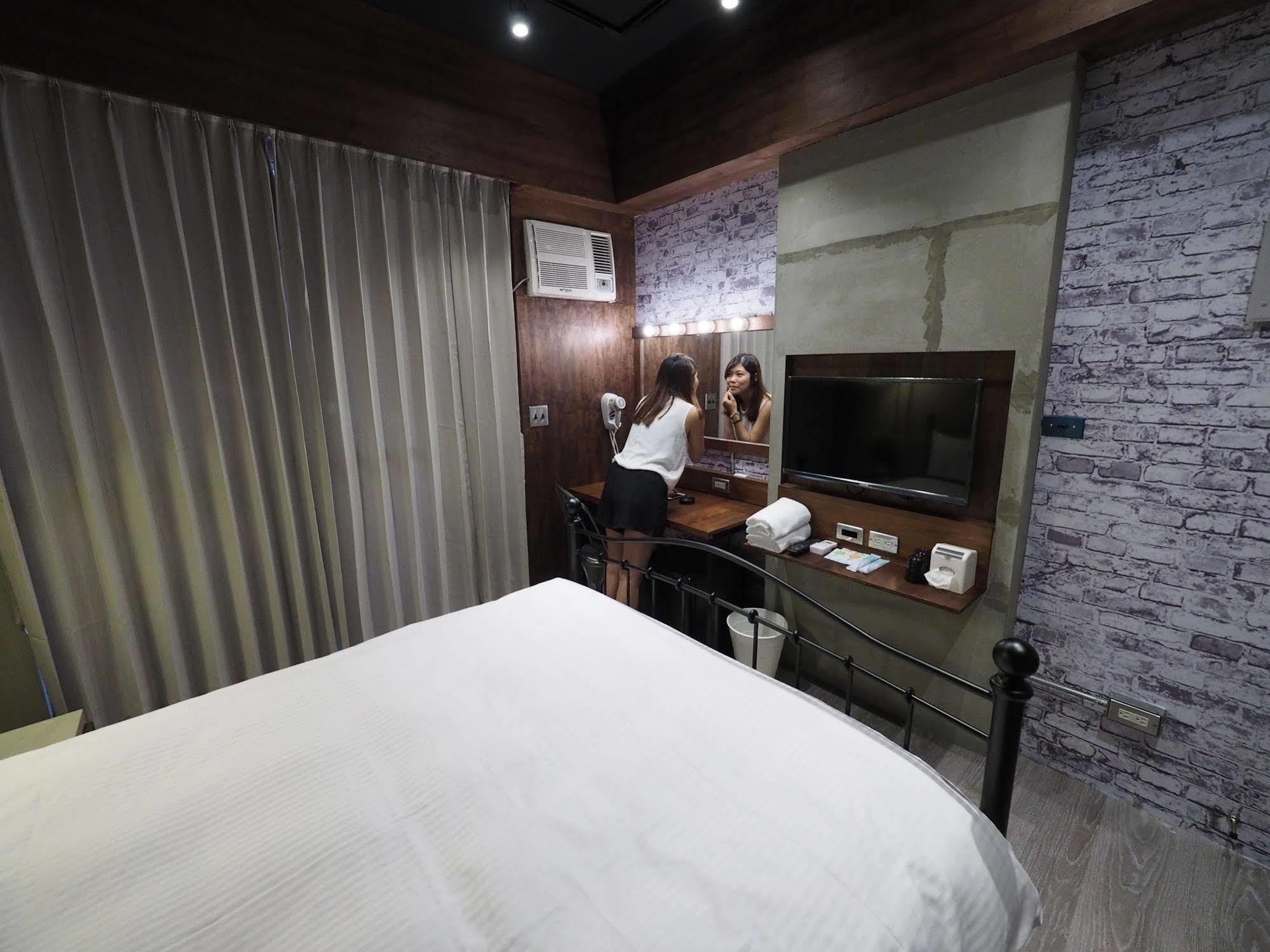 Loft Hostel Fengjia Taichung Exterior foto