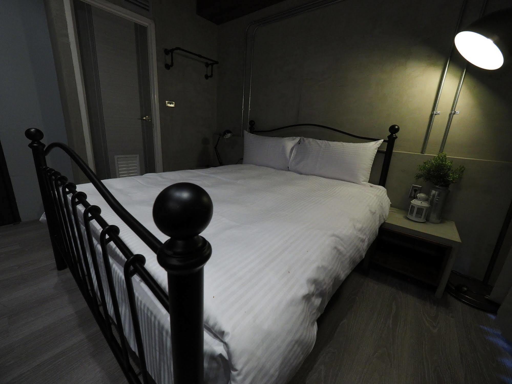 Loft Hostel Fengjia Taichung Exterior foto